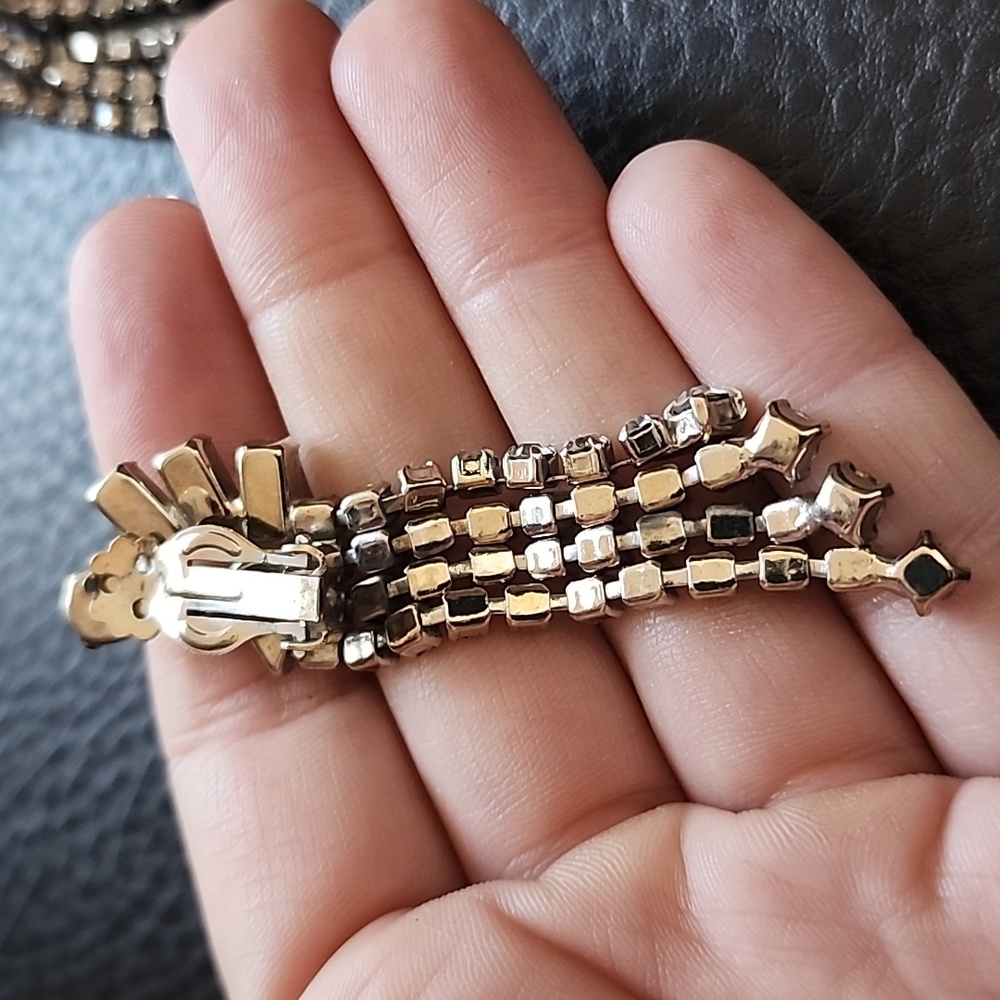VTG clip on earrings - Picture 8 of 9